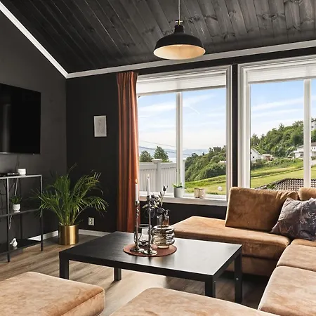 I Bjornafjorden Villa *
