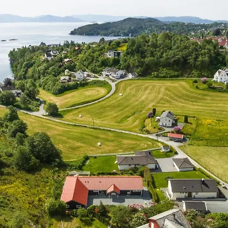 Villa I Bjornafjorden *